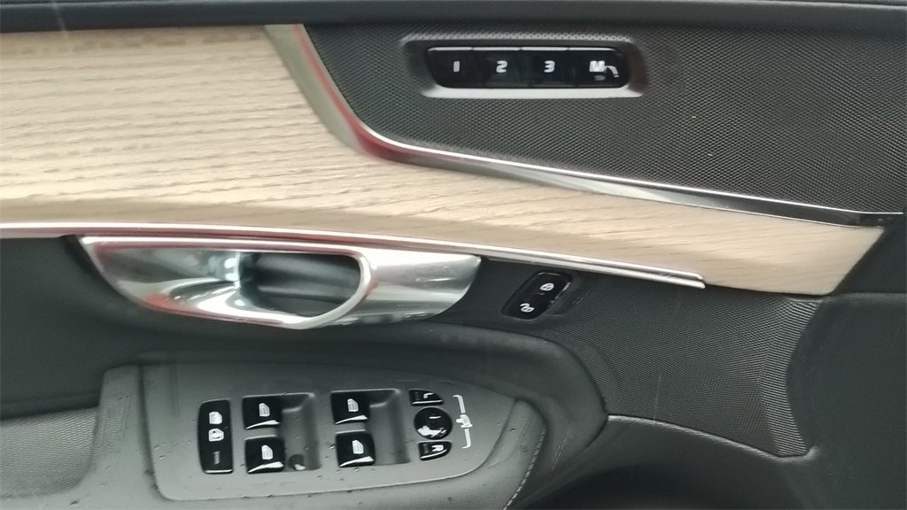 New 2026 Volvo XC90 B5 Plus image 9