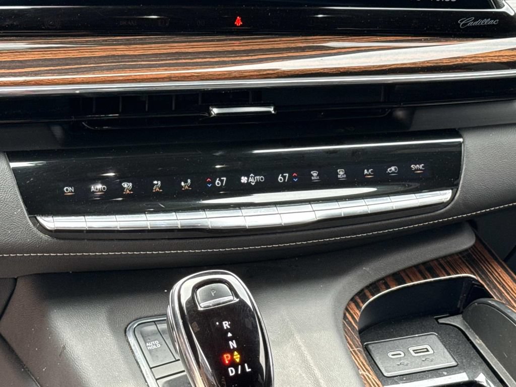 Used 2024 Cadillac Escalade ESV Luxury AWD/4WD image 14