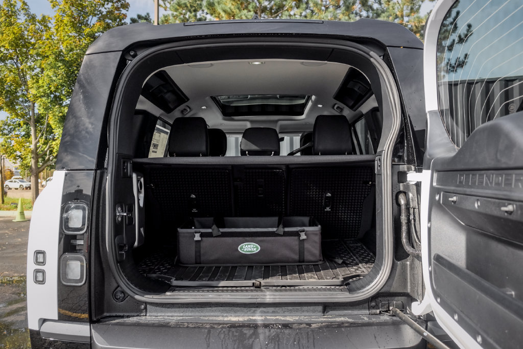 New 2026 Land Rover Defender 110 X-Dynamic SE AWD/4WD image 9