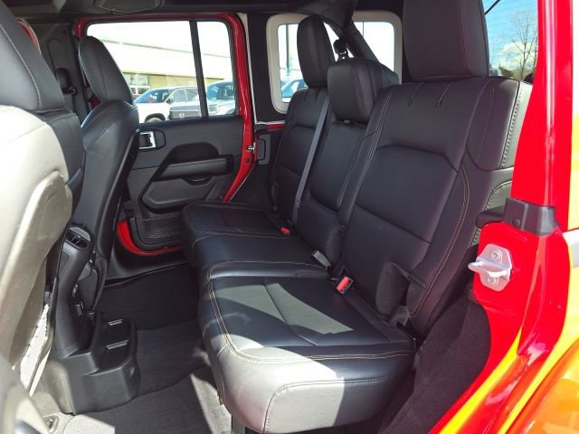Used 2025 Jeep Wrangler Unlimited Sahara w/ Safety Group AWD/4WD image 38