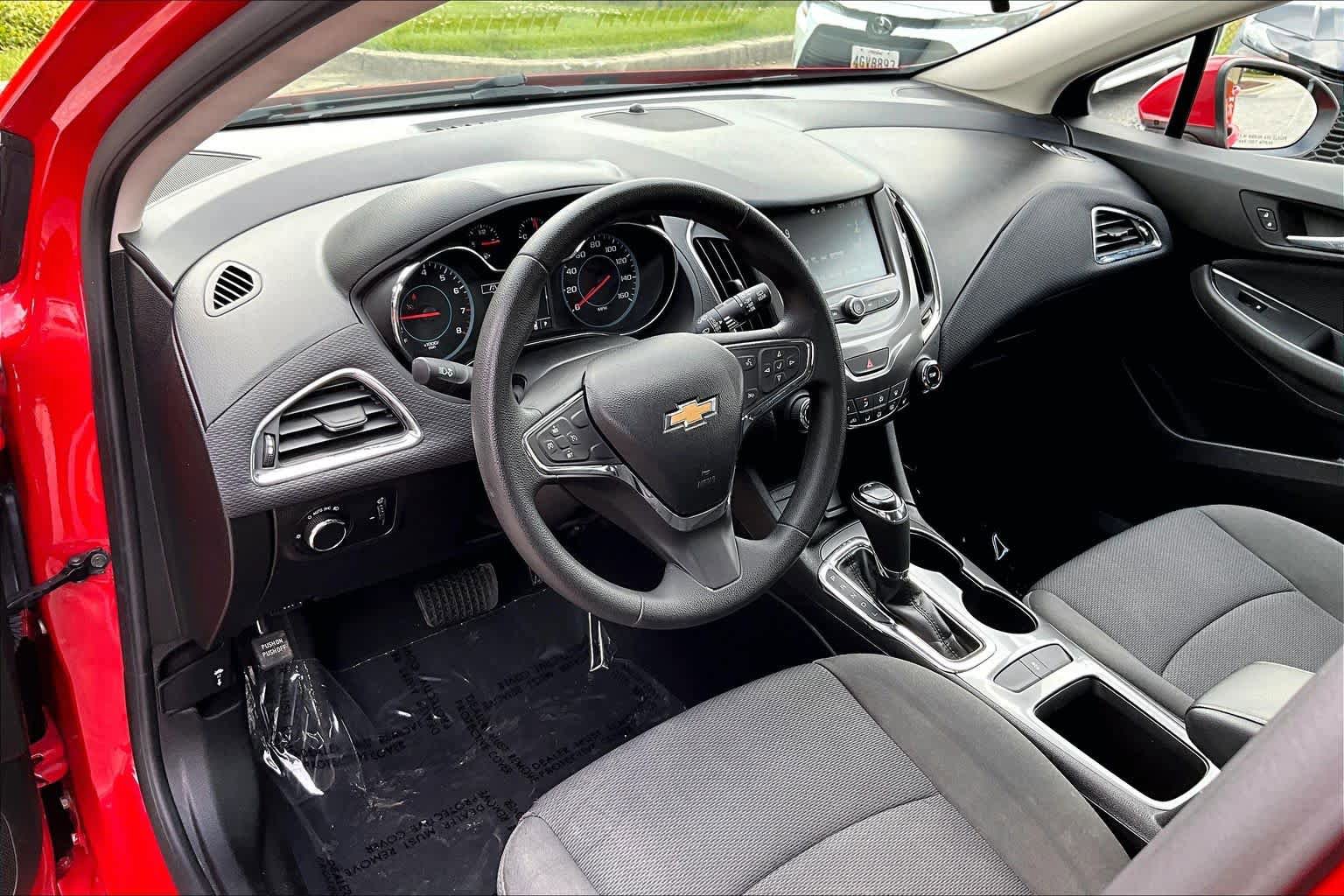 Used 2017 Chevrolet Cruze LT w/ Convenience Package FWD image 17