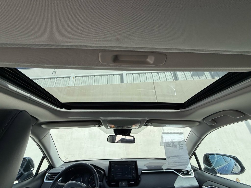 Used 2021 Toyota RAV4 XLE Premium image 7