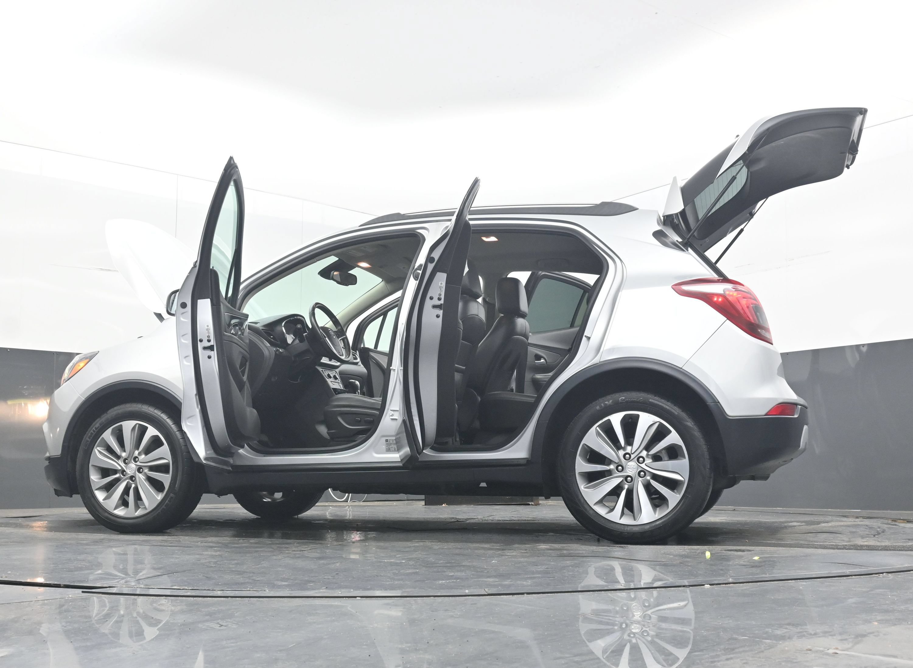 Used 2019 Buick Encore Preferred w/ Safety Package FWD image 38