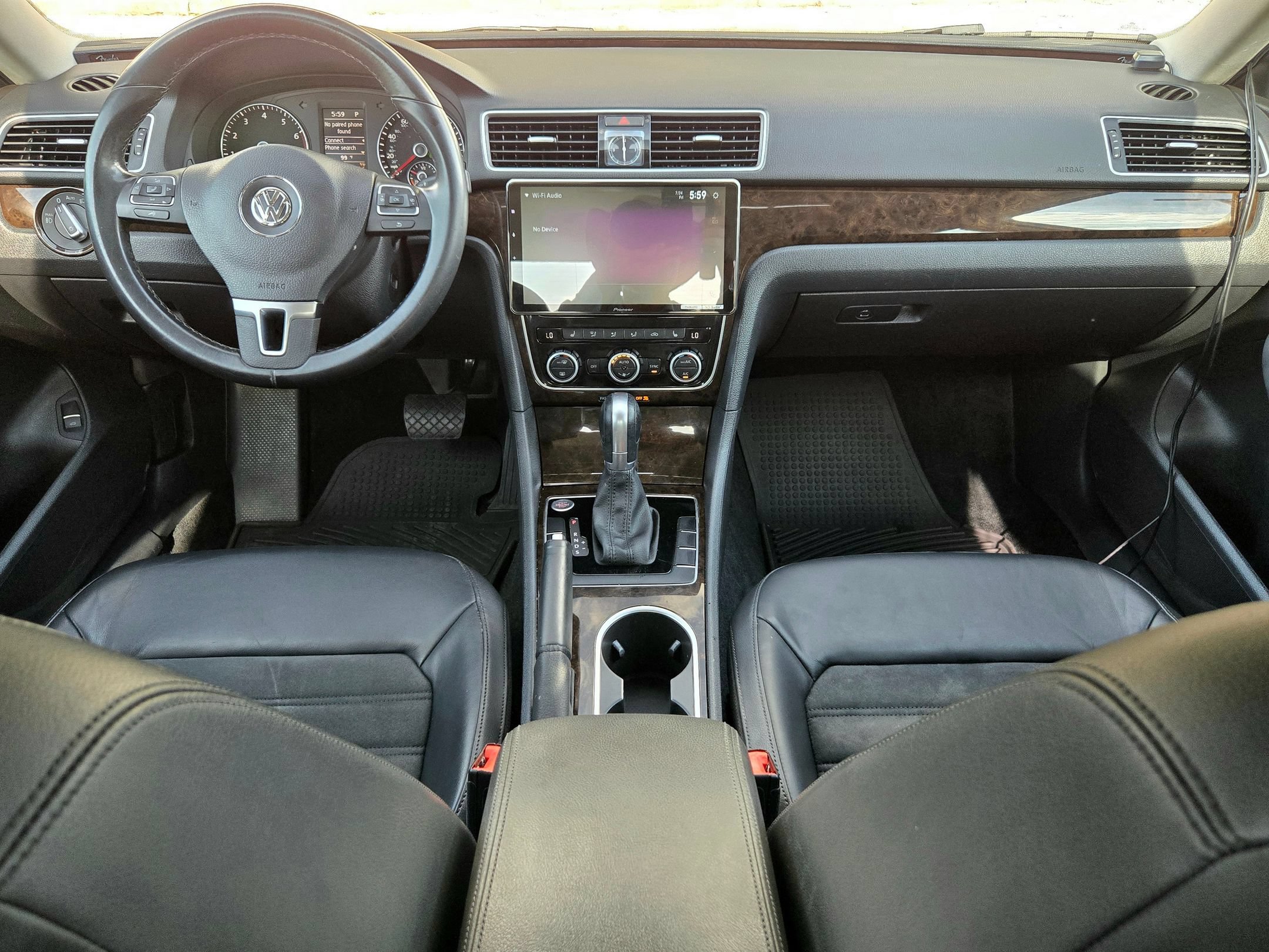 Used 2015 Volkswagen Passat 1.8T SEL Premium FWD image 16