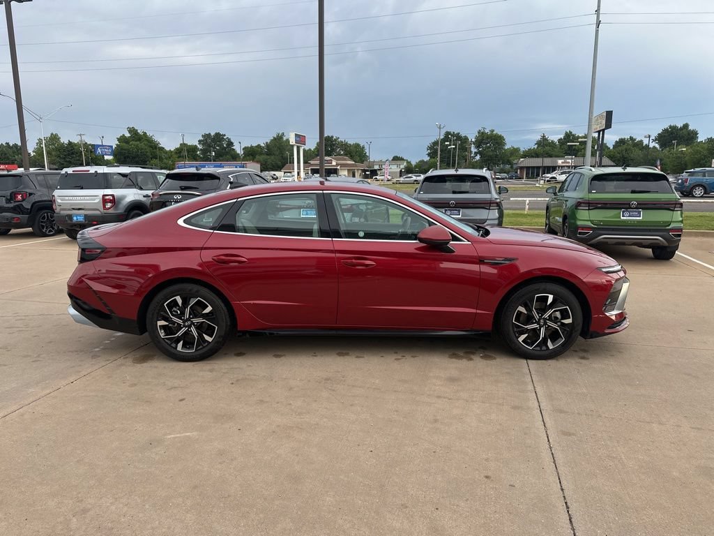 Used 2025 Hyundai Sonata SEL FWD image 4