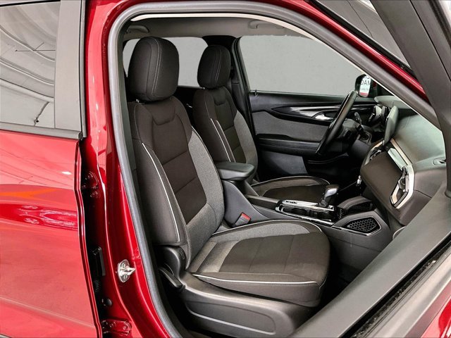 Used 2024 Chevrolet TrailBlazer LT w/ Convenience Package FWD image 9