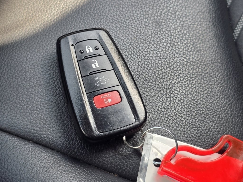 Used 2021 Toyota Highlander XSE AWD/4WD image 36