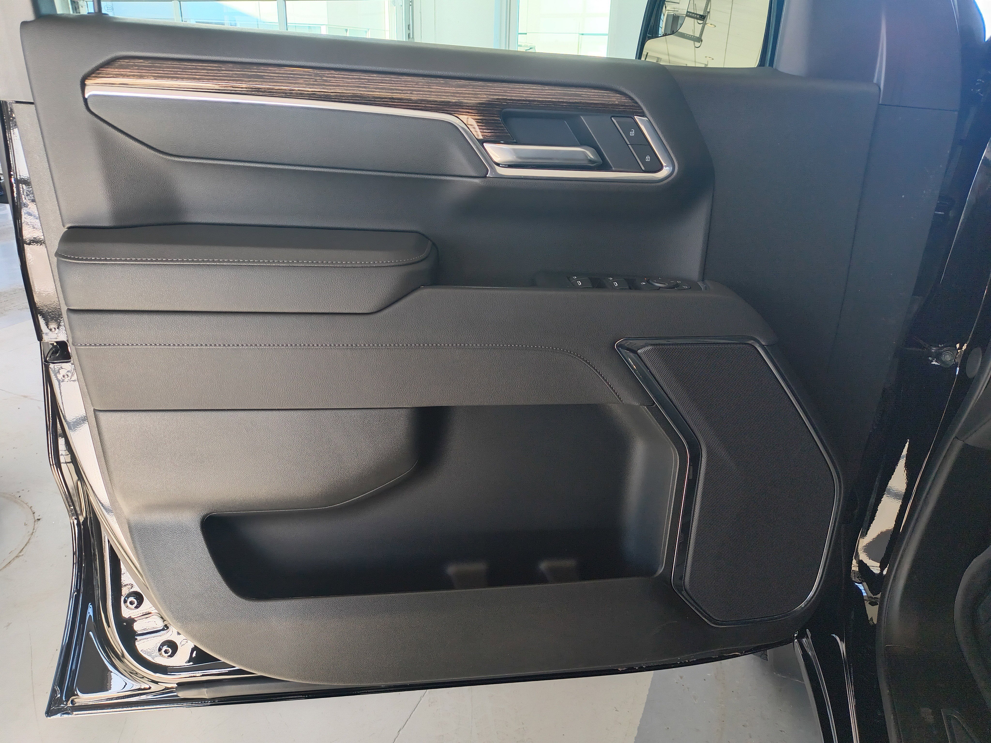 Used 2025 GMC Sierra 1500 Elevation image 16