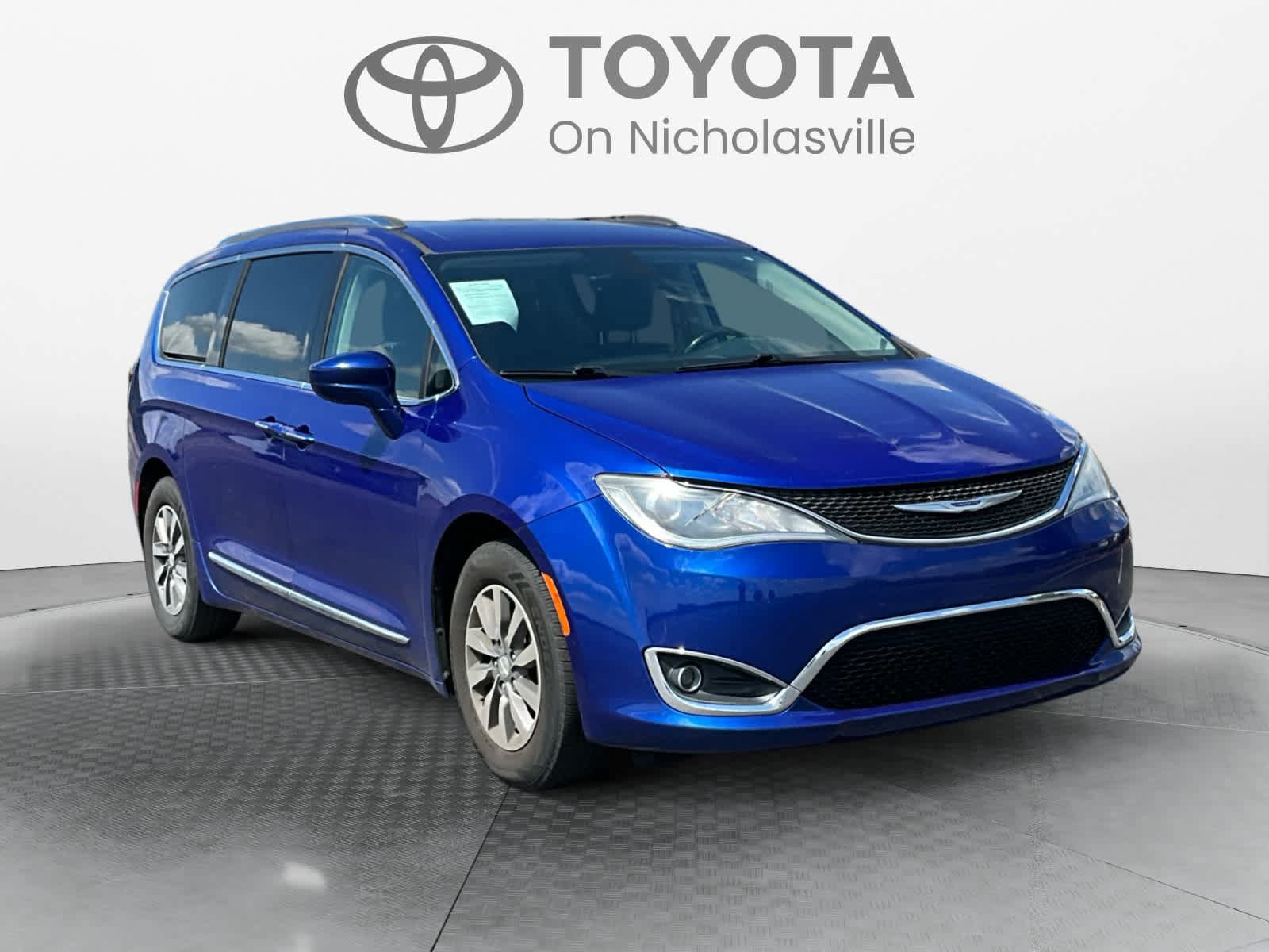 Used 2019 Chrysler Pacifica Touring-L Plus FWD image 7