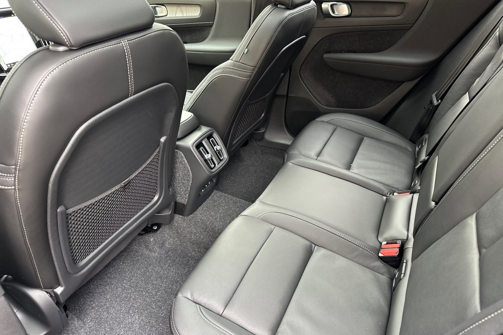 New 2025 Volvo XC40 B5 Core w/ Climate Package image 10