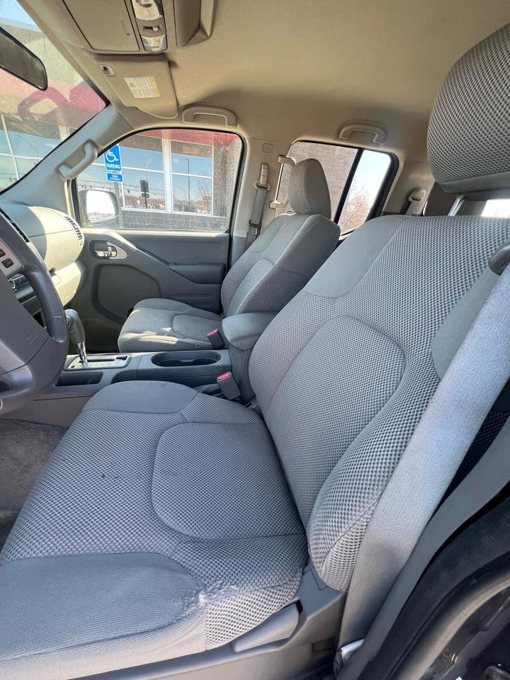 Used 2015 Nissan Frontier SV image 11