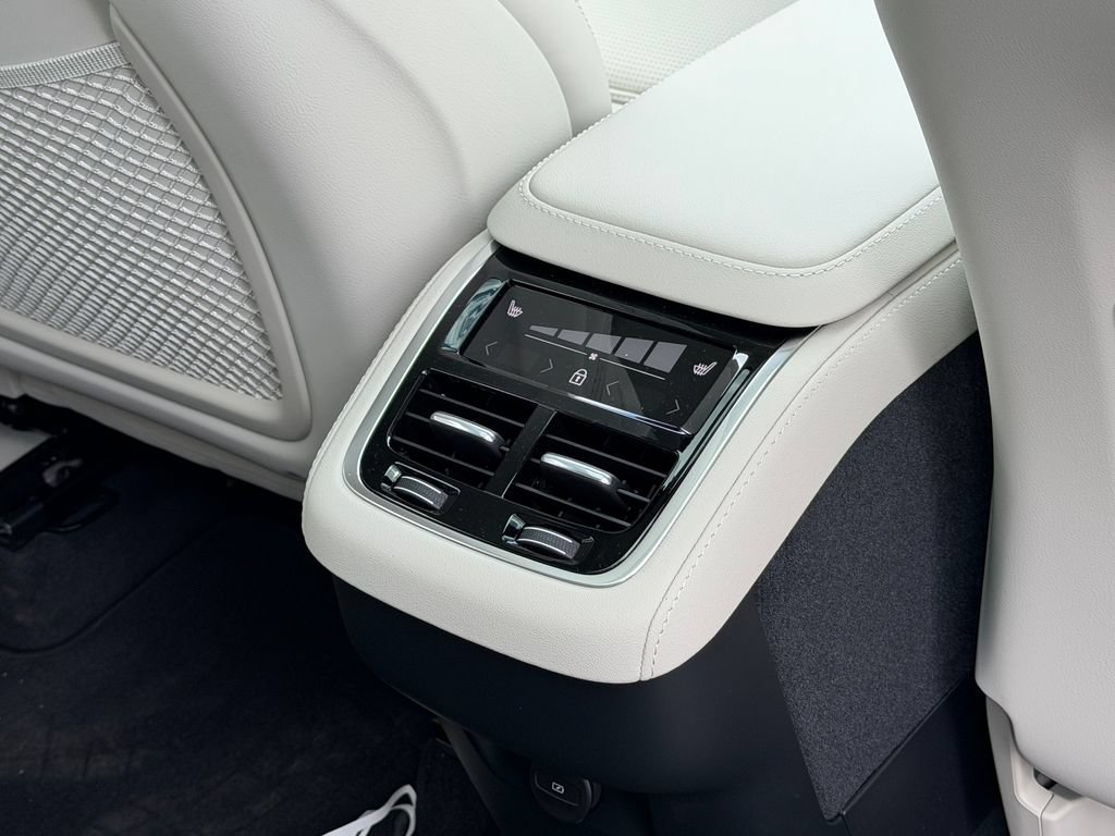 New 2026 Volvo XC90 B6 Ultra AWD/4WD image 12