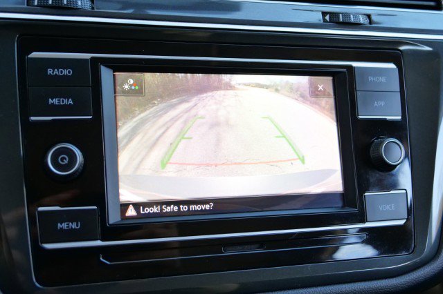 Used 2020 Volkswagen Tiguan S image 11