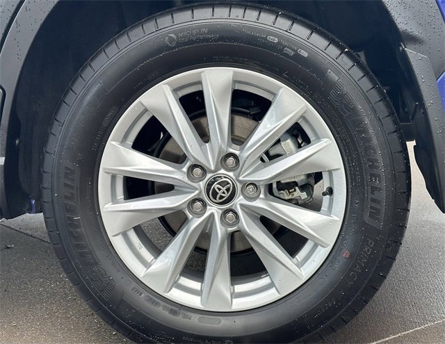 Used 2025 Toyota Corolla Cross LE image 9