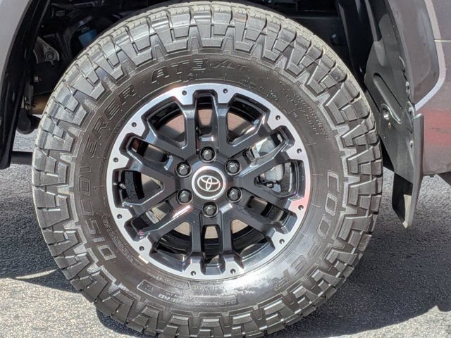 Used 2022 Toyota Tundra SR5 w/ TRD Off-Road Premium Package AWD/4WD image 13