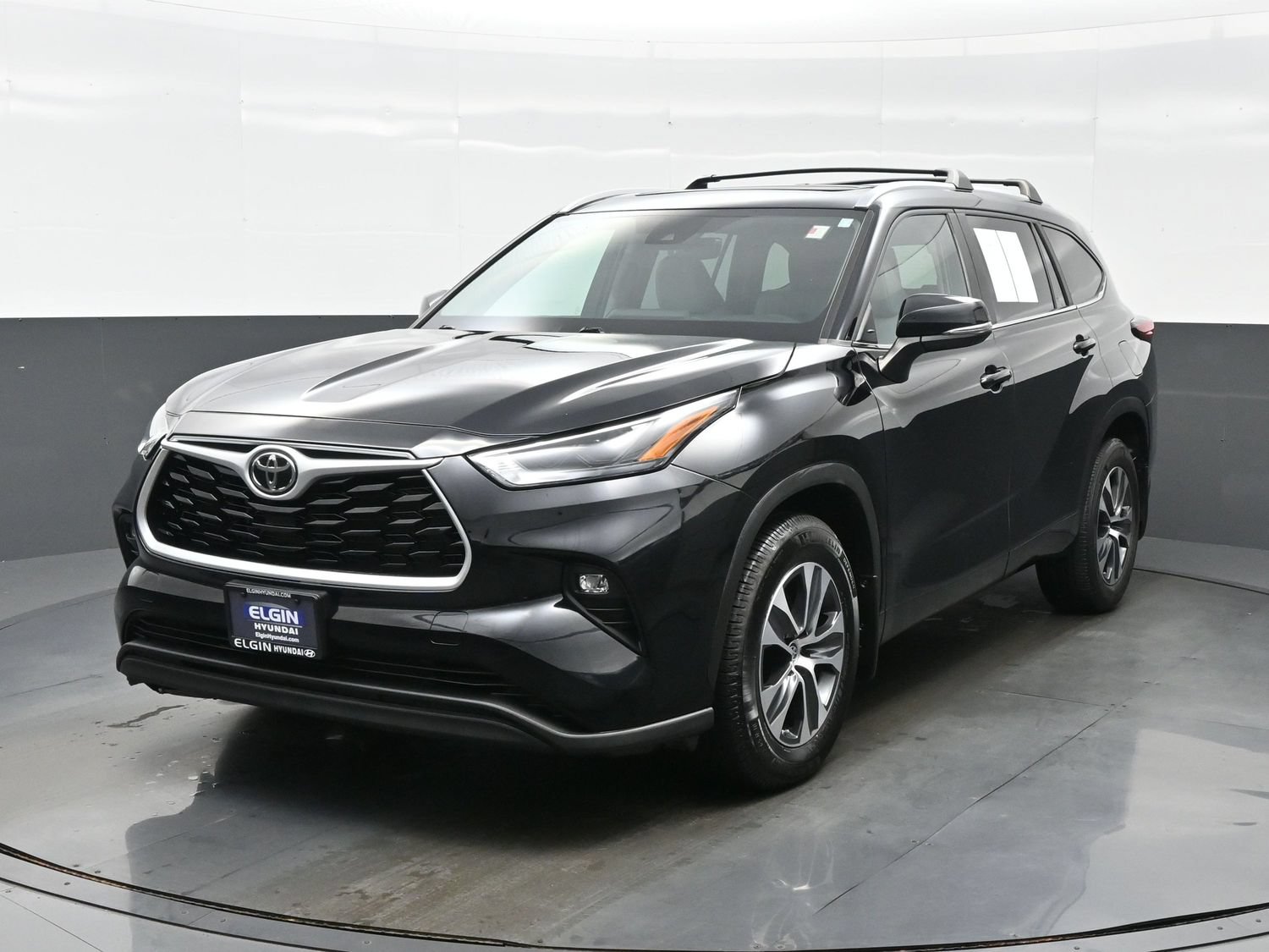 Used 2023 Toyota Highlander XLE AWD/4WD image 1