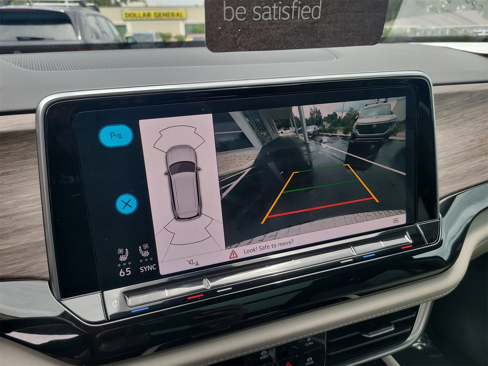 Certified 2025 Volkswagen Atlas SEL image 25