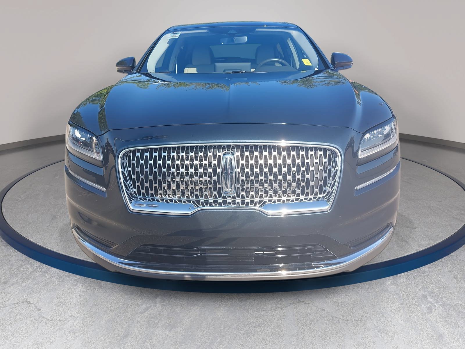 Used 2022 Lincoln Nautilus Reserve AWD/4WD image 2