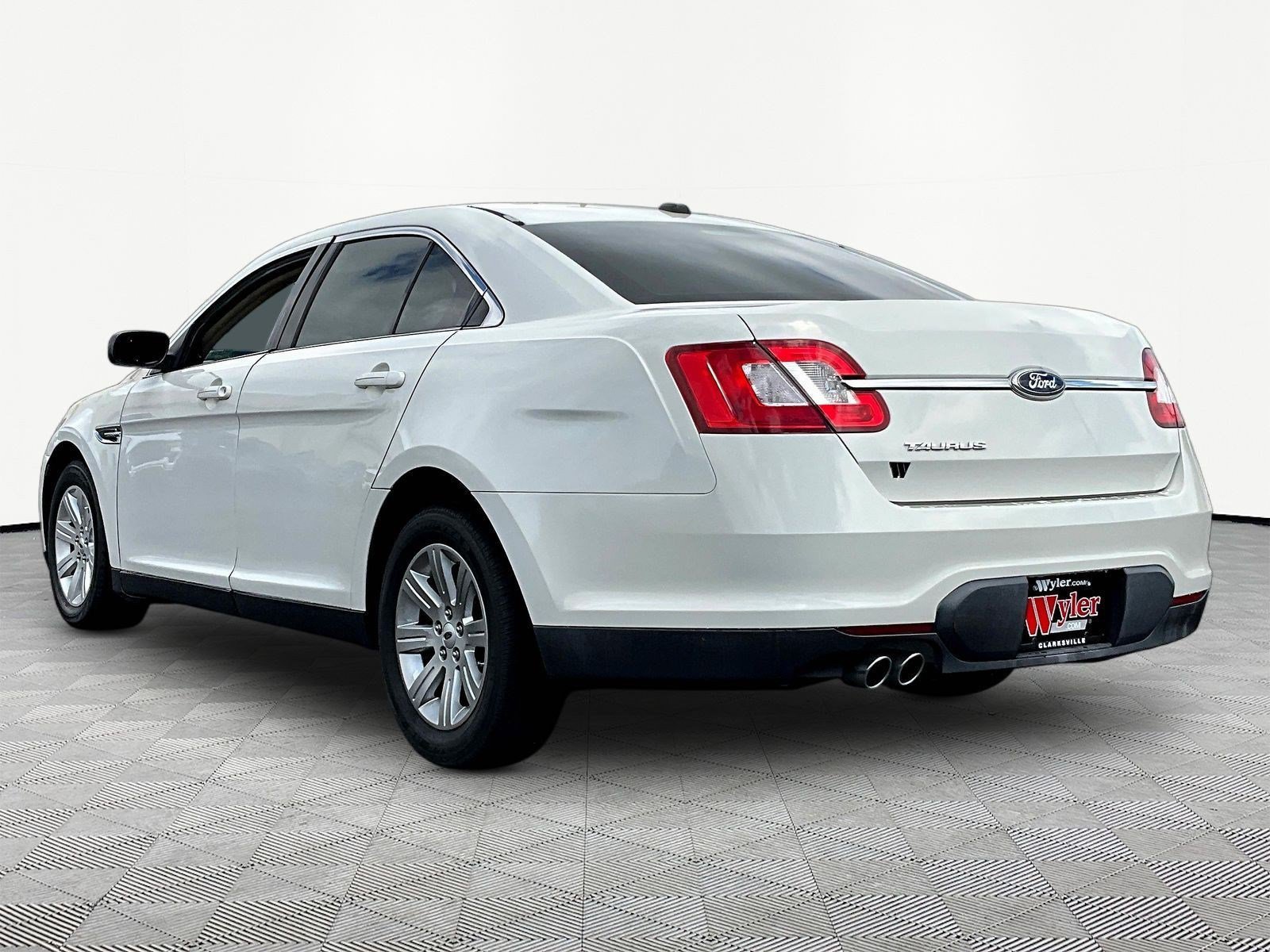 Used 2012 Ford Taurus SE FWD image 4