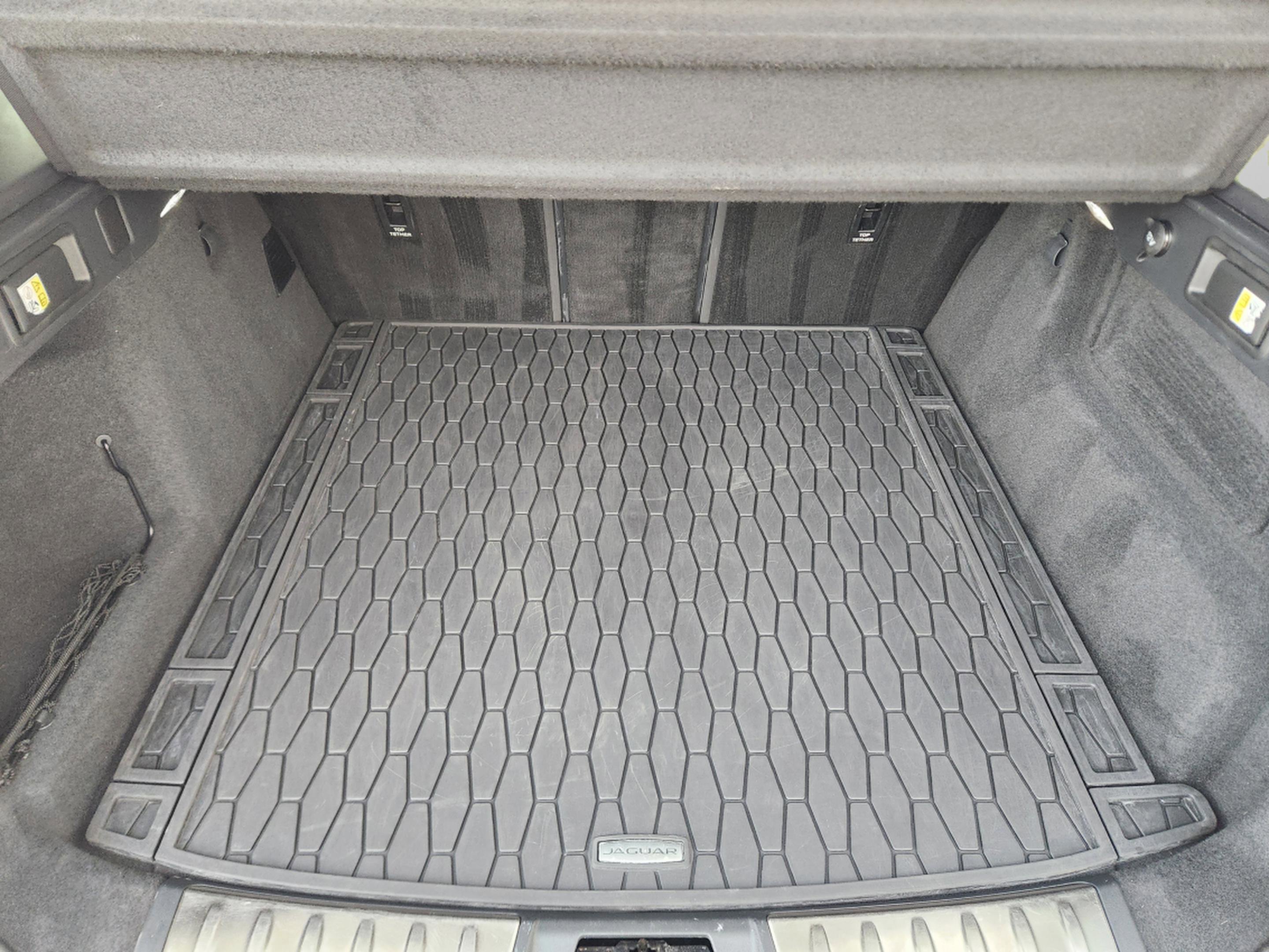 Certified 2024 Jaguar F-PACE R-Dynamic S image 33