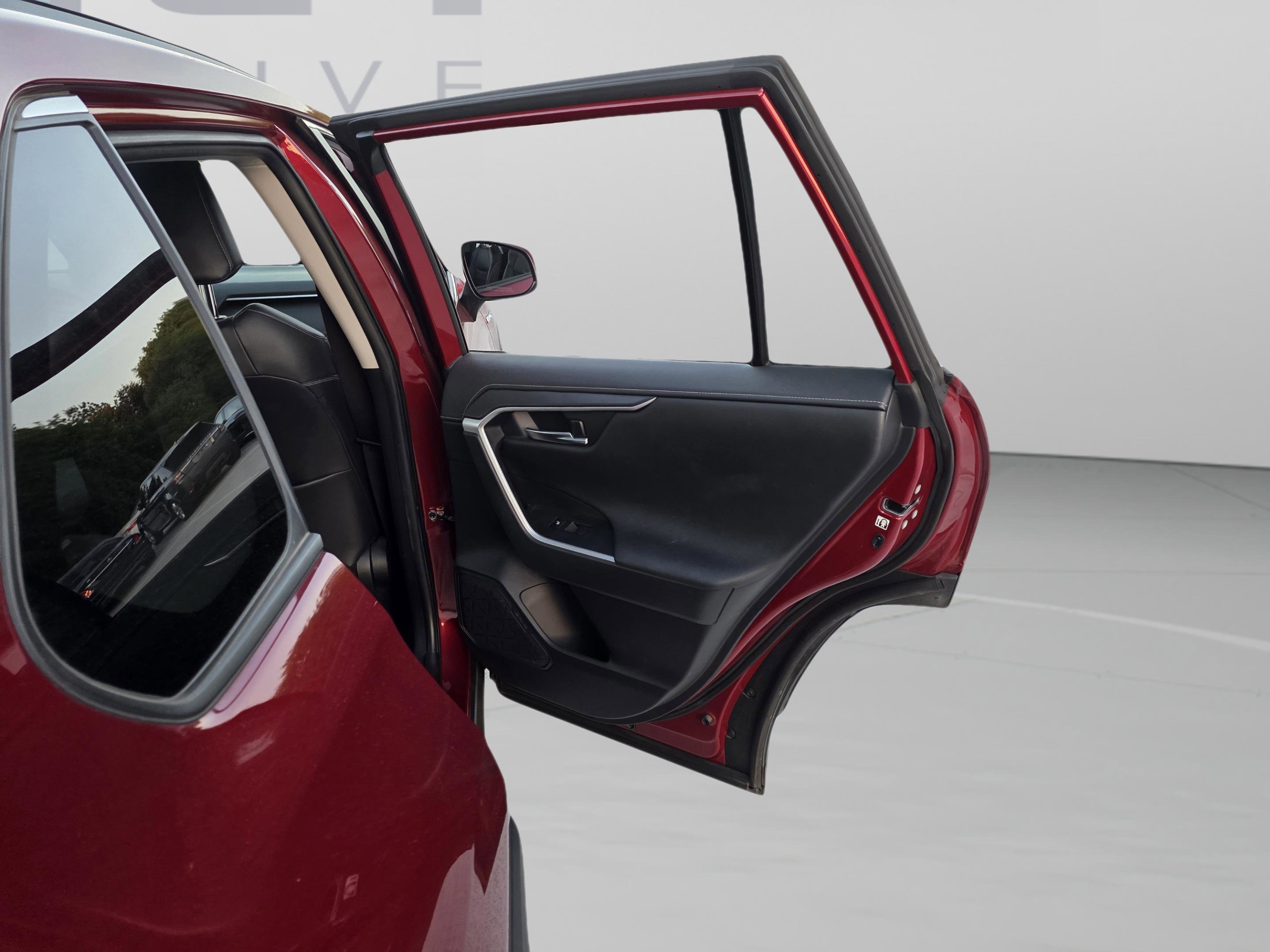 Used 2020 Toyota RAV4 Limited AWD/4WD image 13