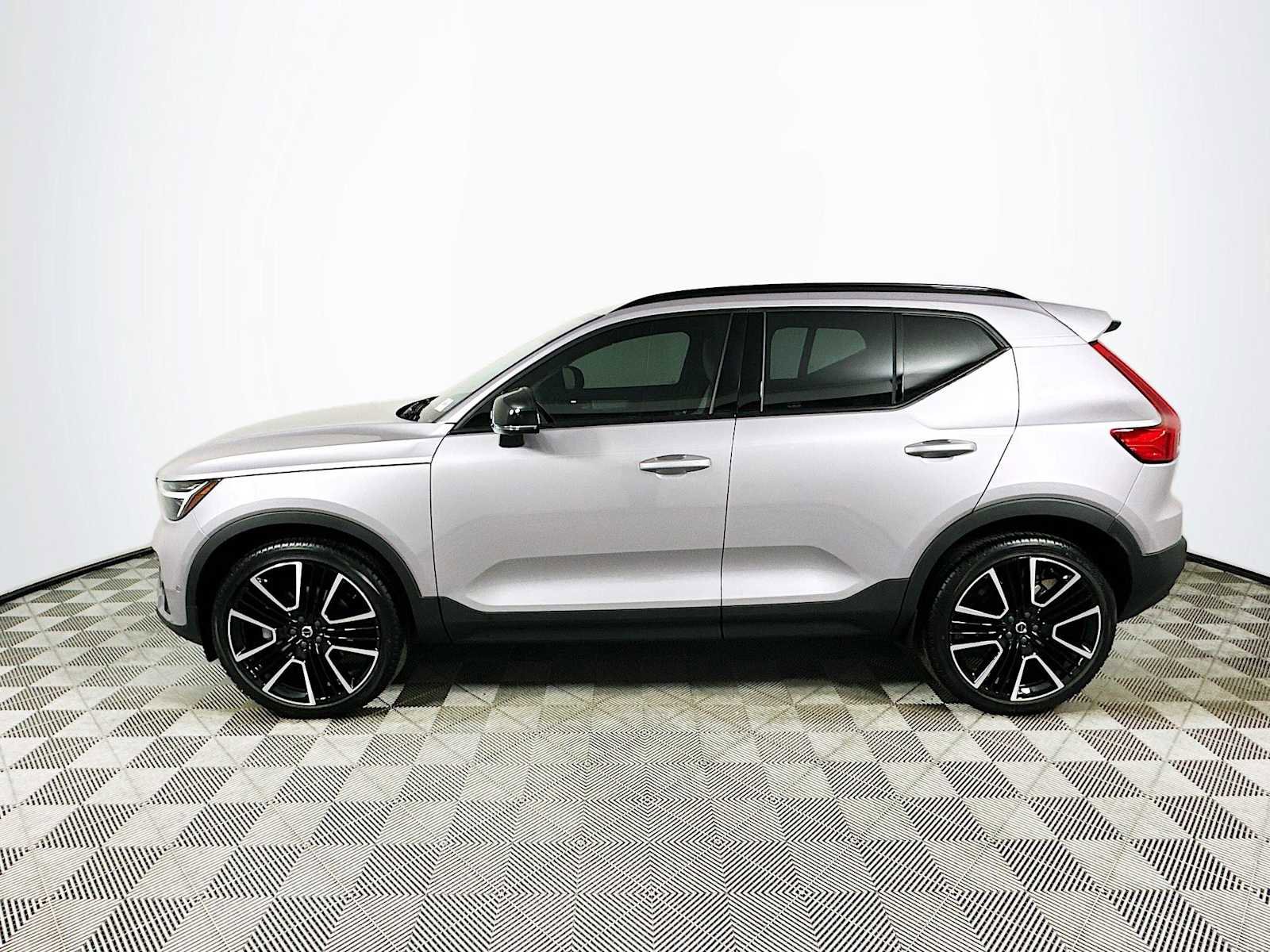 New 2026 Volvo XC40 B5 Ultra w/ Climate Package image 4