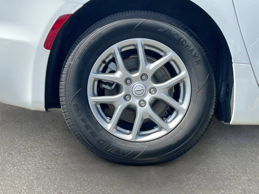 Used 2026 Chrysler Pacifica Select FWD image 30