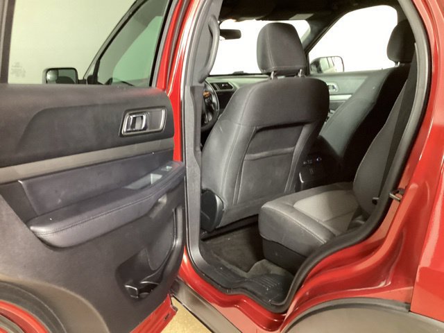 Used 2018 Ford Explorer XLT w/ Equipment Group 201A AWD/4WD image 21