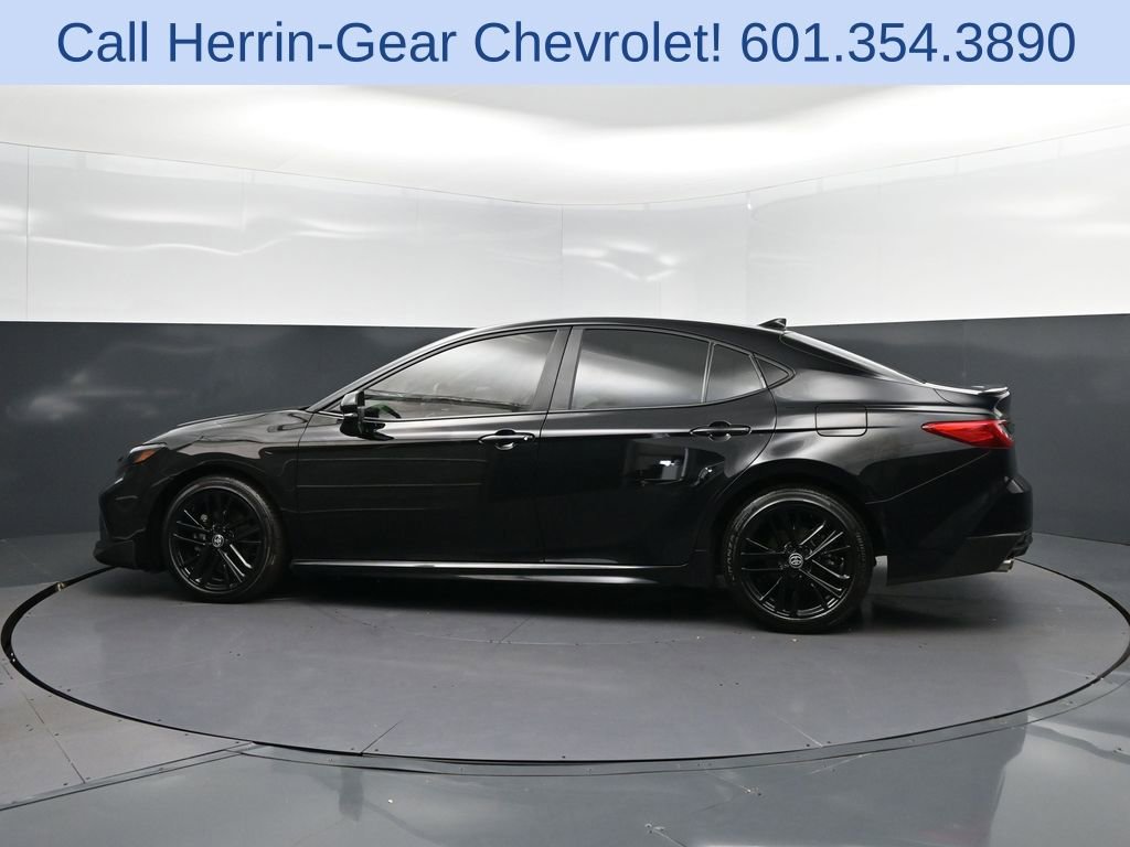 Used 2025 Toyota Camry SE image 4