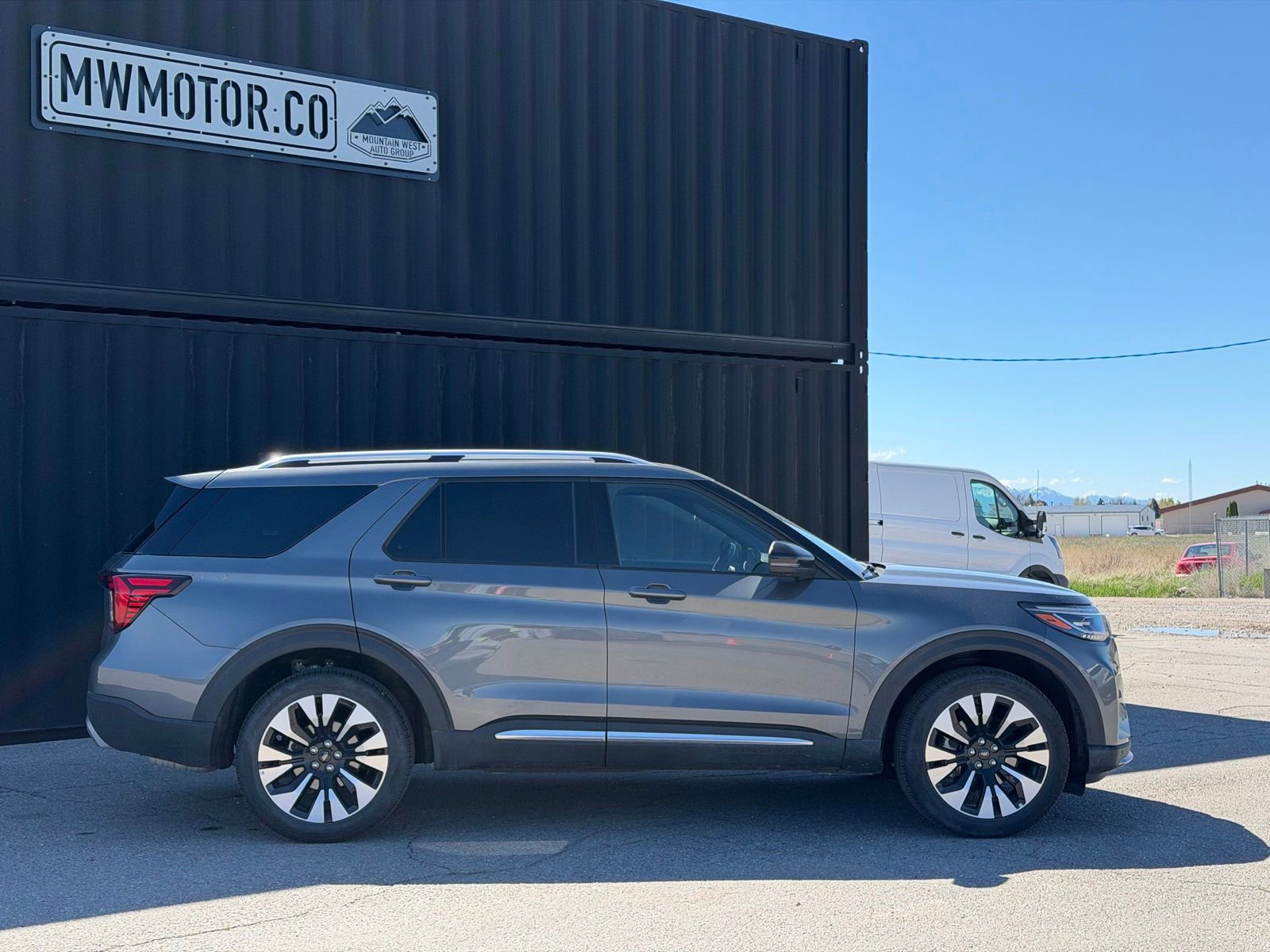 Used 2025 Ford Explorer Platinum w/ LUX Leather Package AWD/4WD image 3