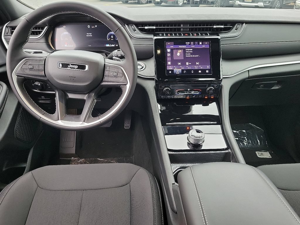 New 2025 Jeep Grand Cherokee Laredo X AWD/4WD image 4