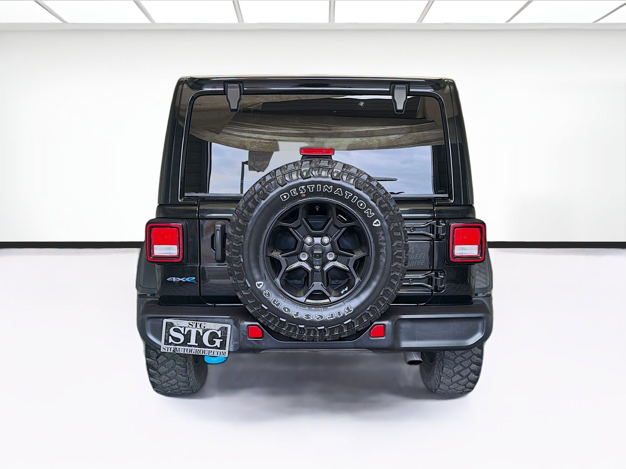 Used 2023 Jeep Wrangler Unlimited w/ Sun & Screen Package AWD/4WD image 5