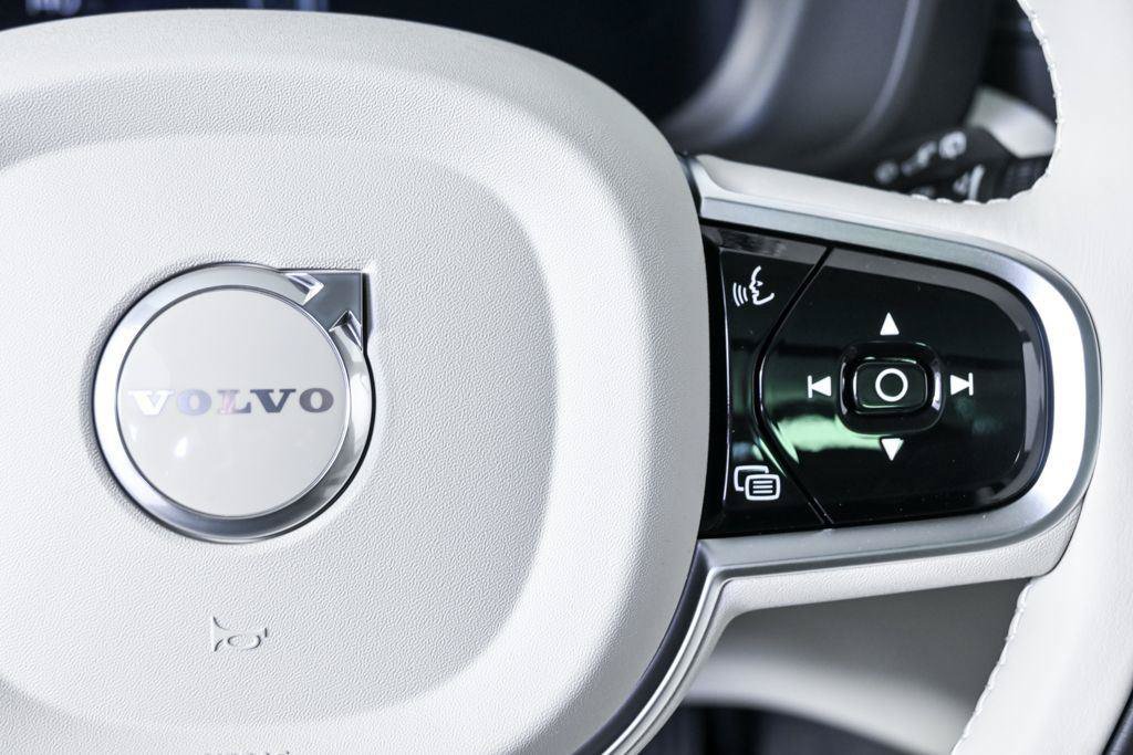 New 2026 Volvo XC60 B5 Ultra w/ Climate Package AWD/4WD image 11