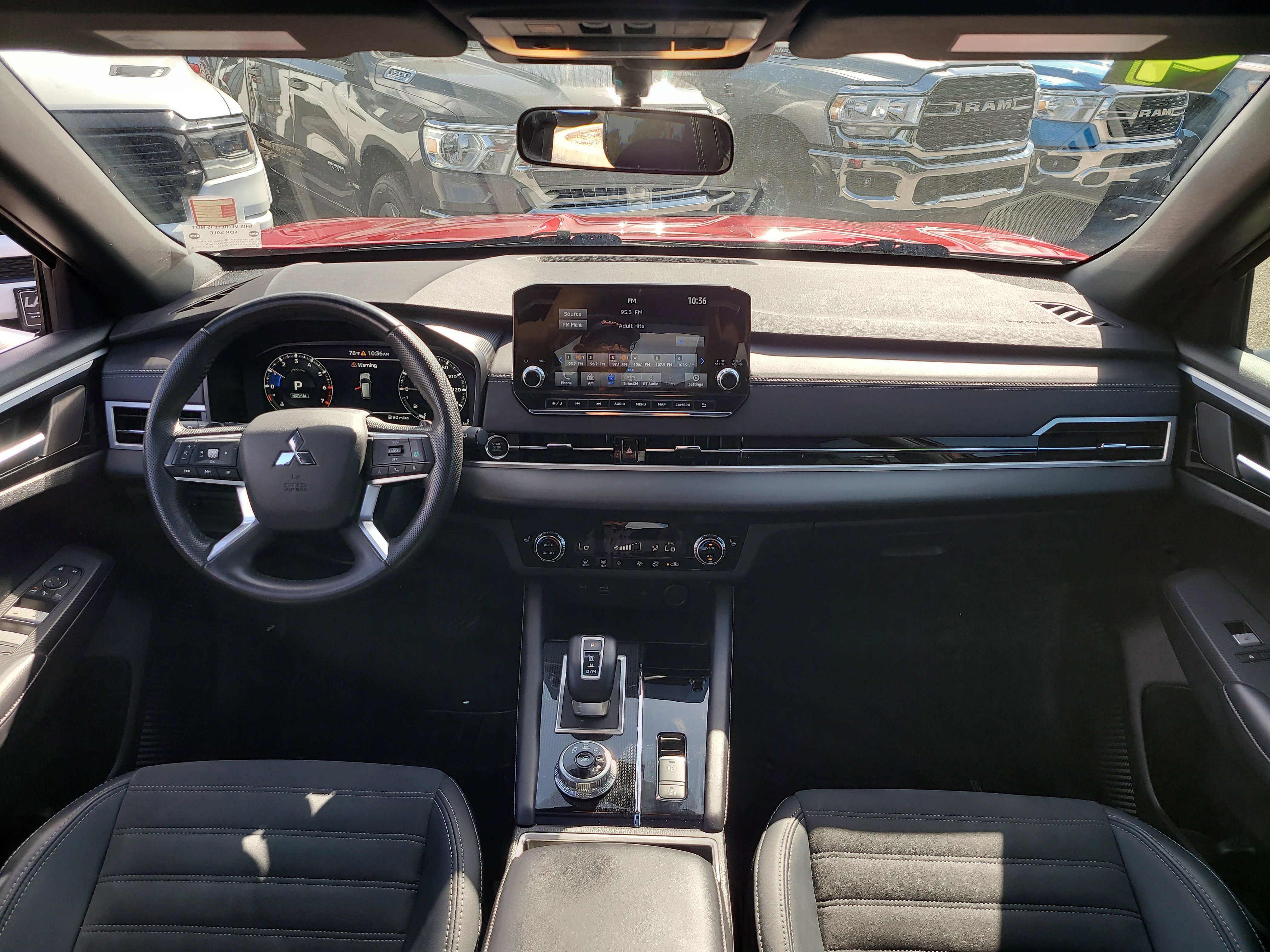 Used 2024 Mitsubishi Outlander SE image 13