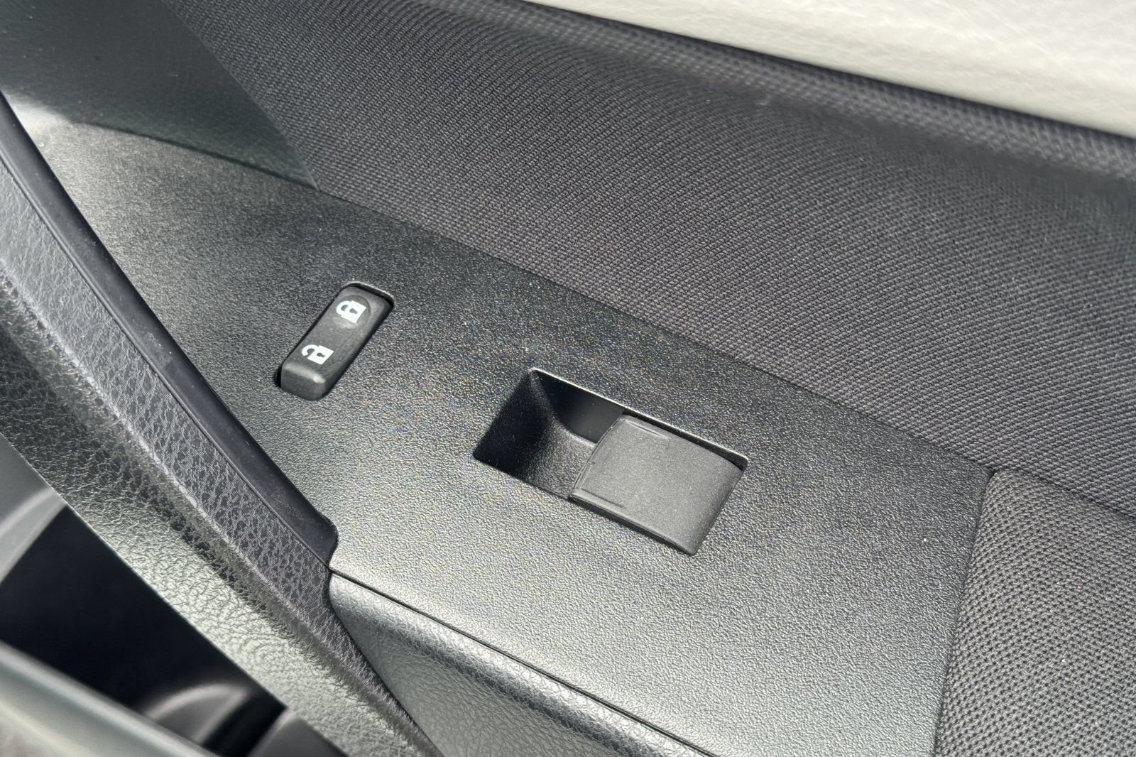 Used 2019 Toyota Corolla LE w/ Carpet Mat Package (TMS) FWD image 20