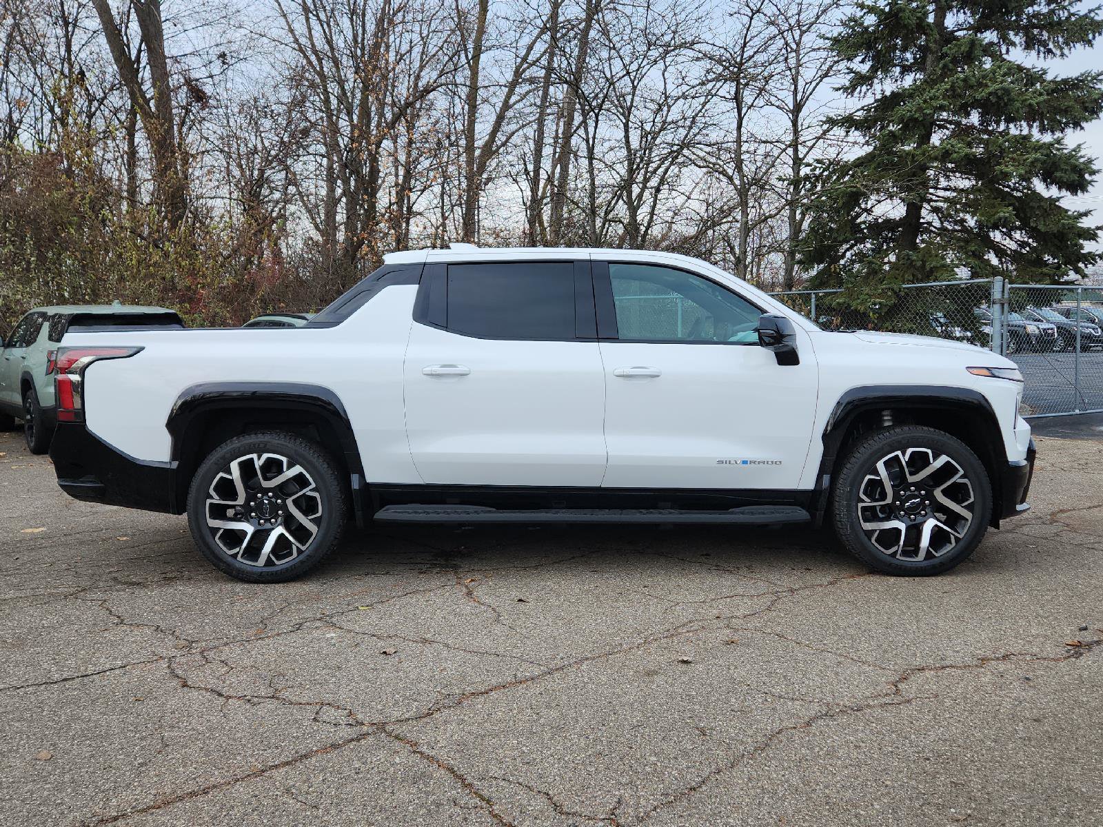 New 2025 Chevrolet Silverado EV RST AWD/4WD image 5