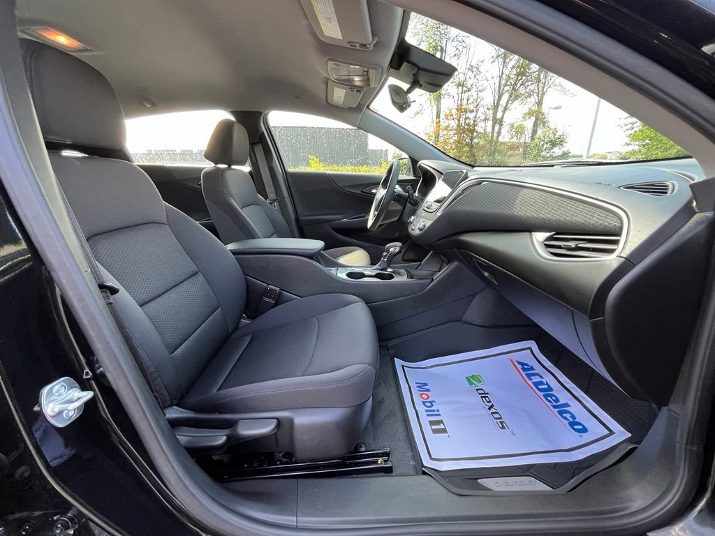 Certified 2025 Chevrolet Malibu RS w/ LPO, Floor Liner Package FWD image 21