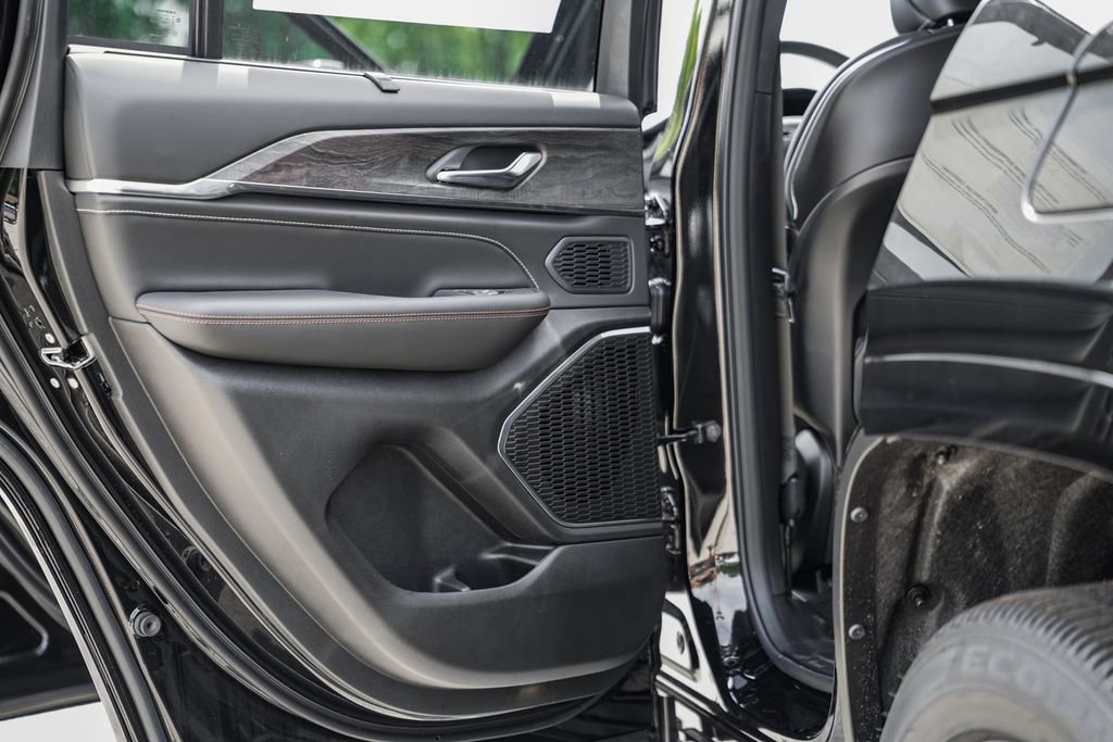 New 2025 Jeep Grand Cherokee Overland w/ Adv Protech Group III image 36