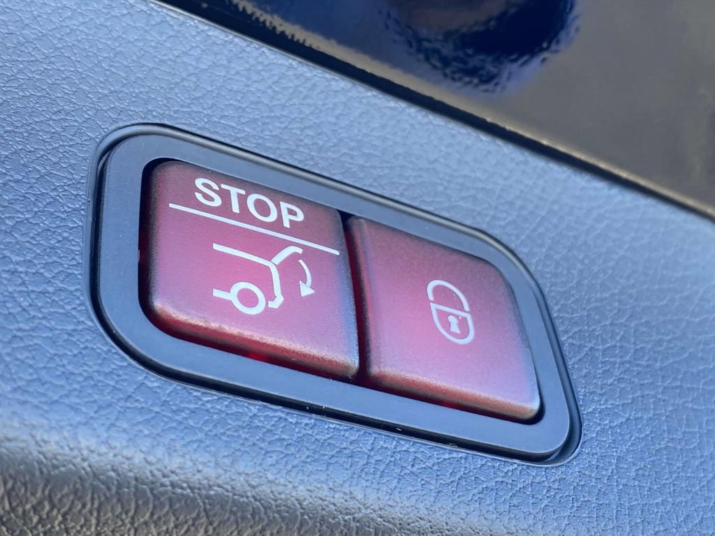 Certified 2025 Mercedes-Benz GLB 250 image 11