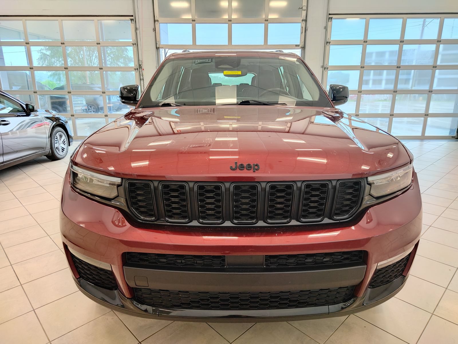 Used 2022 Jeep Grand Cherokee L Limited w/ Black Appearance Package AWD/4WD image 7