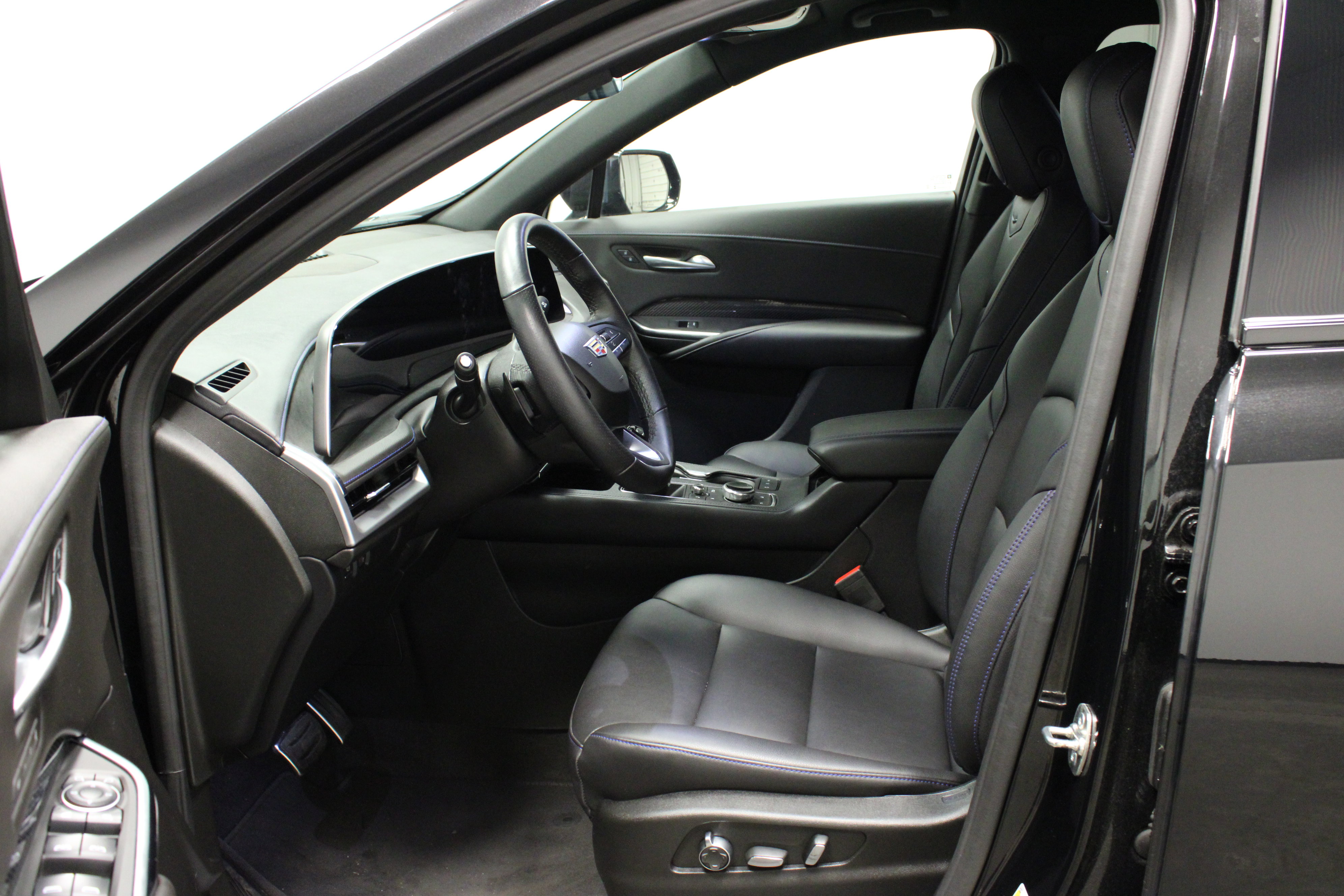 Used 2025 Cadillac XT4 Sport image 17