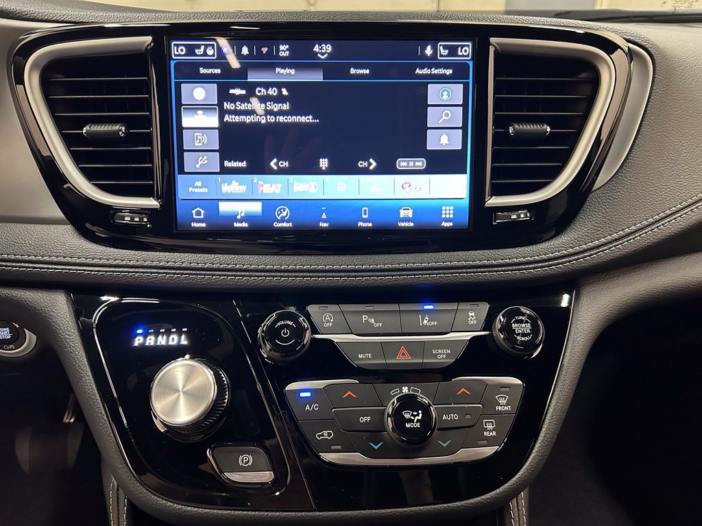 New 2027 Chrysler Pacifica Limited FWD image 25