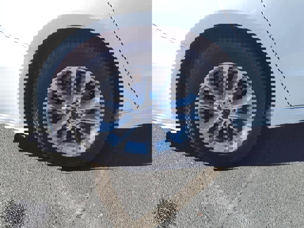 Used 2020 Ford Fusion SE image 9