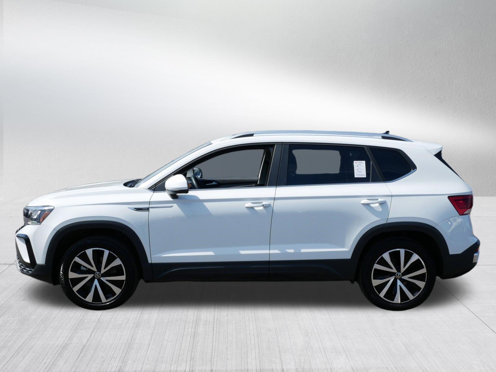 Certified 2023 Volkswagen Taos SE w/ Panoramic Sunroof Package AWD/4WD image 4