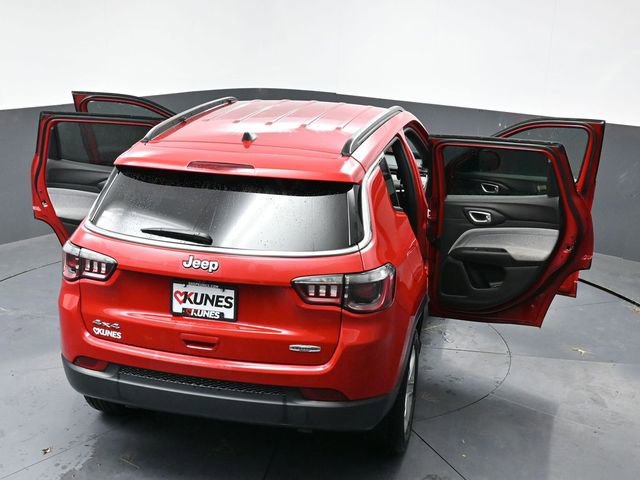 Used 2024 Jeep Compass Latitude image 70