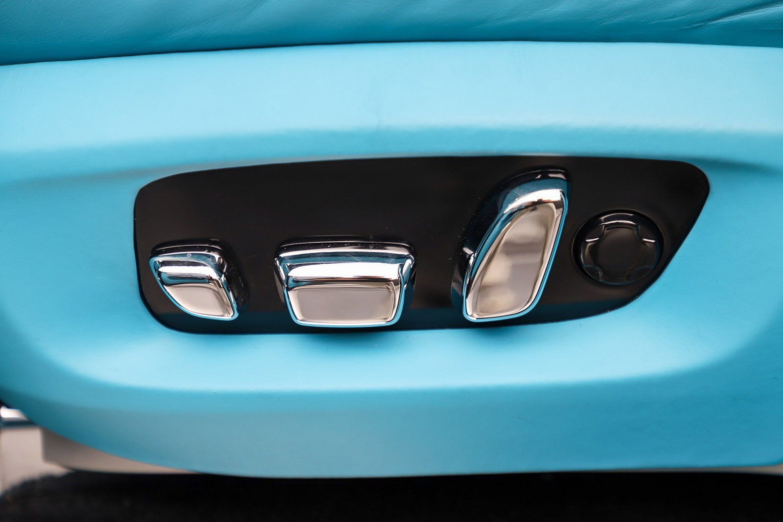 Used 2023 Rolls-Royce Cullinan AWD/4WD image 37