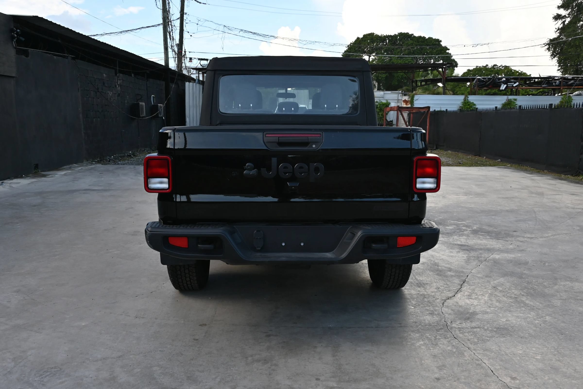 Used 2021 Jeep Gladiator Sport AWD/4WD image 4