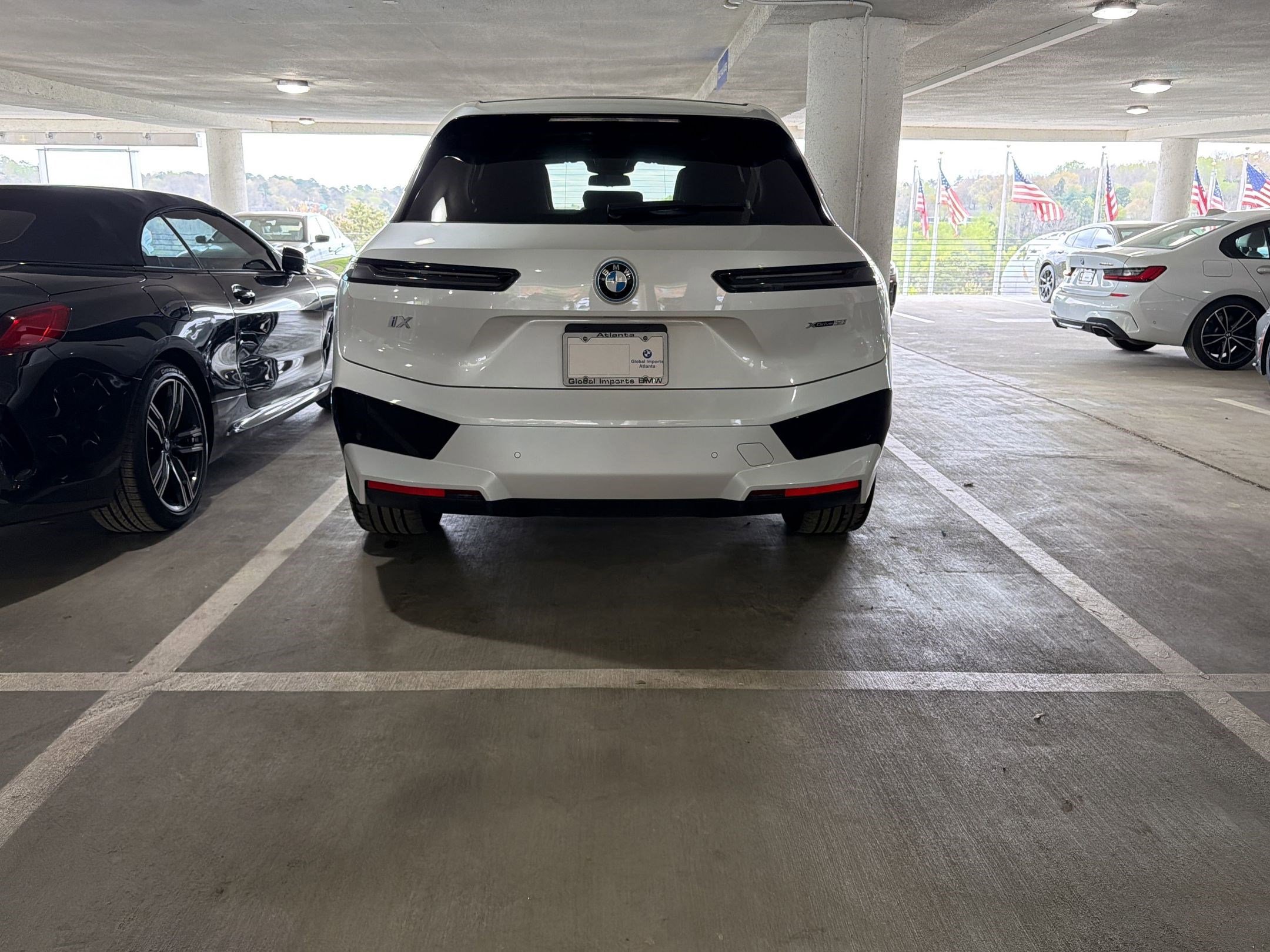 Used 2022 BMW iX xDrive50 w/ Premium Package image 6