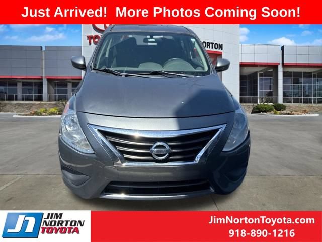 Used 2017 Nissan Versa SV FWD image 2