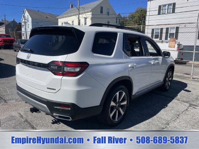 Used 2023 Honda Pilot Touring image 7